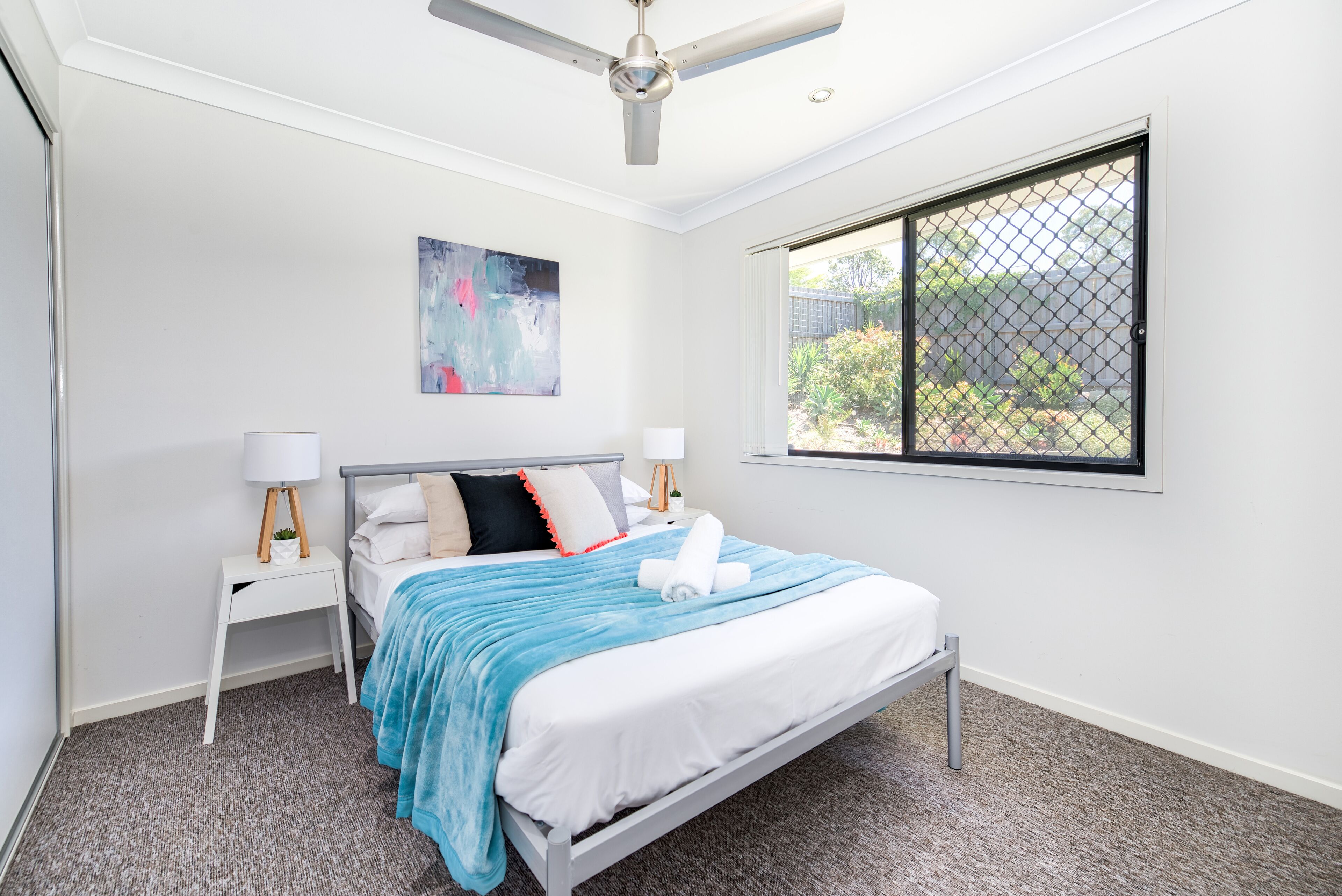 Amazing Value! Entire Home near Theme Parks &Westfield, unlimited WIFI