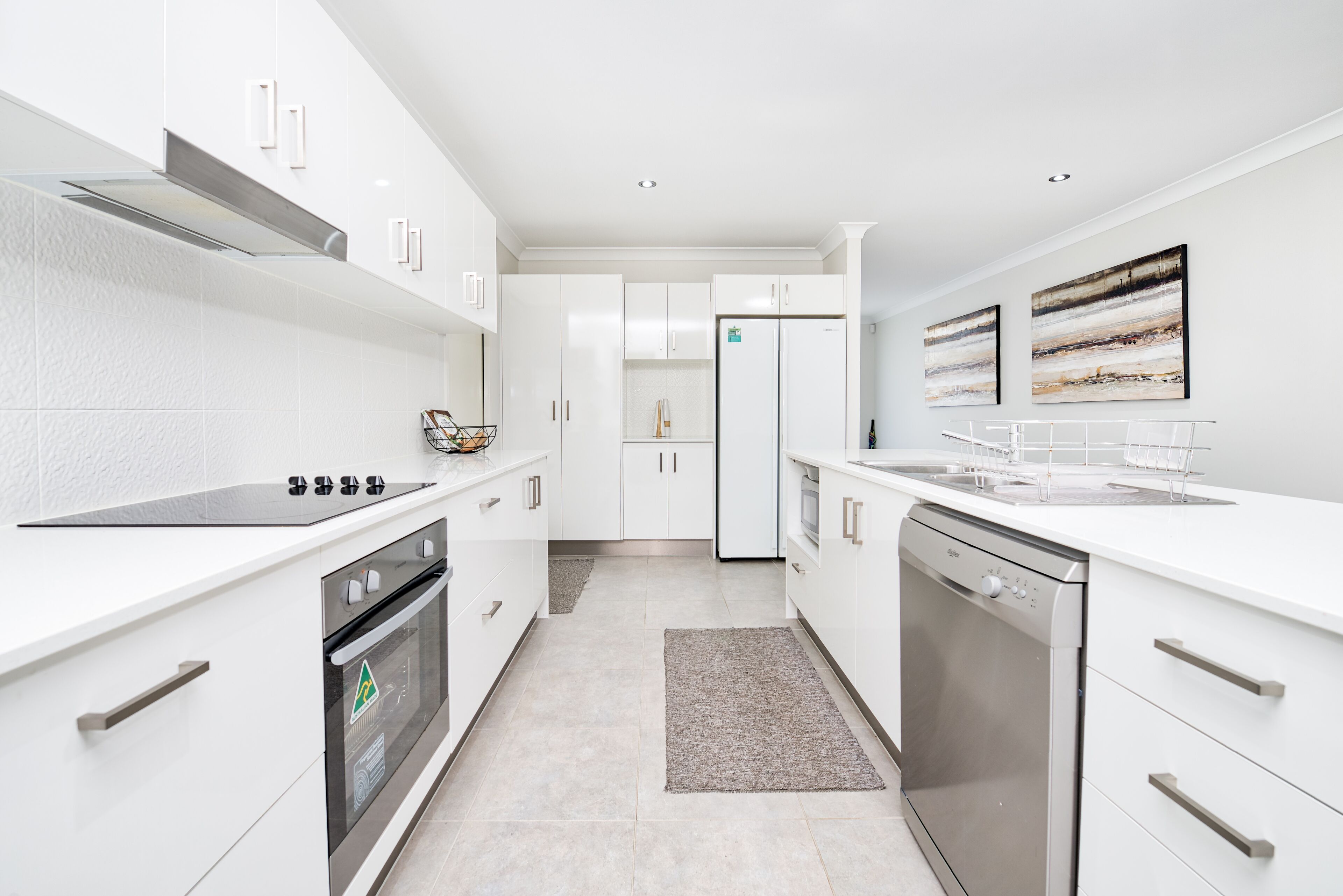 Amazing Value! Entire Home near Theme Parks &Westfield, unlimited WIFI