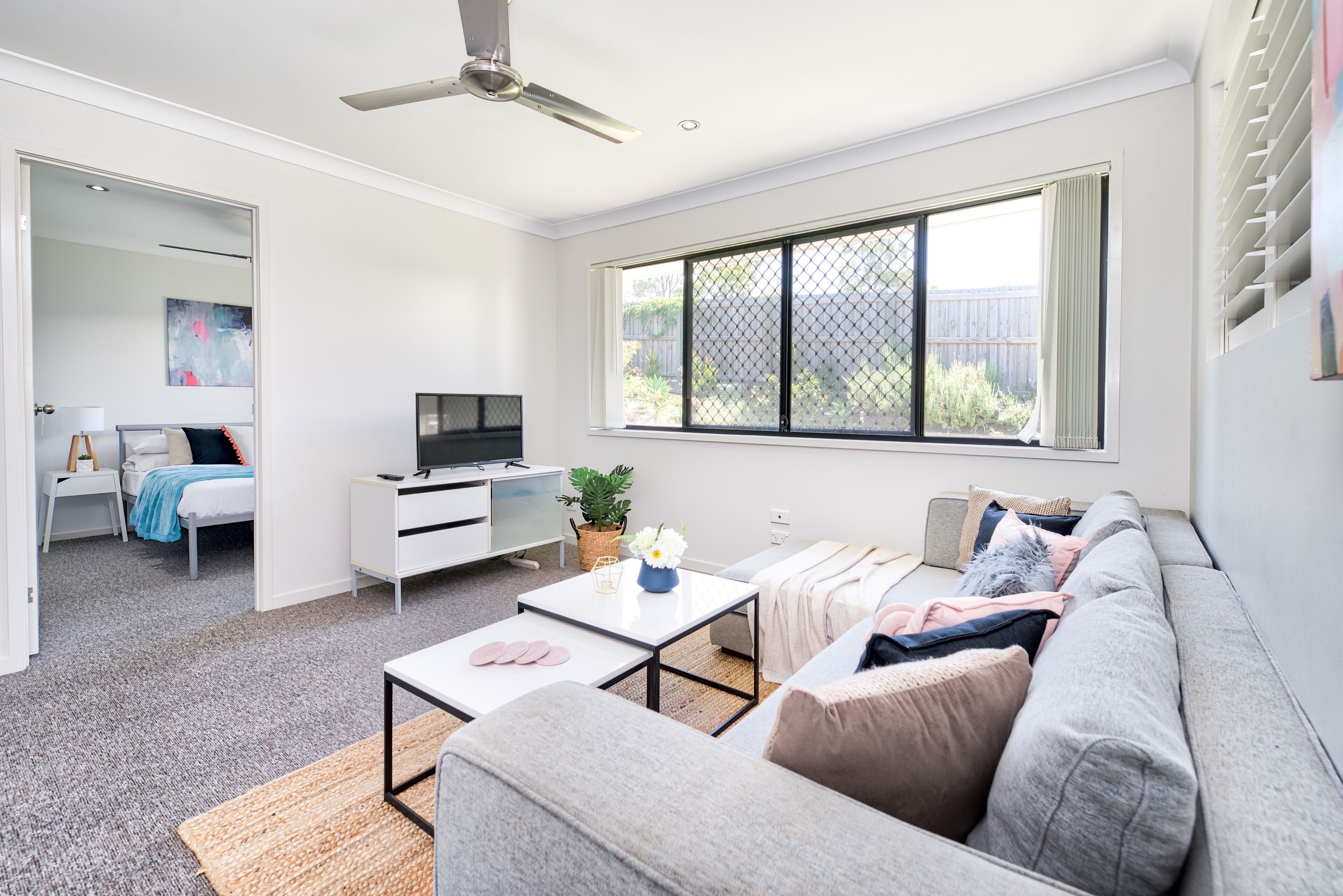 Amazing Value! Entire Home near Theme Parks &Westfield, unlimited WIFI