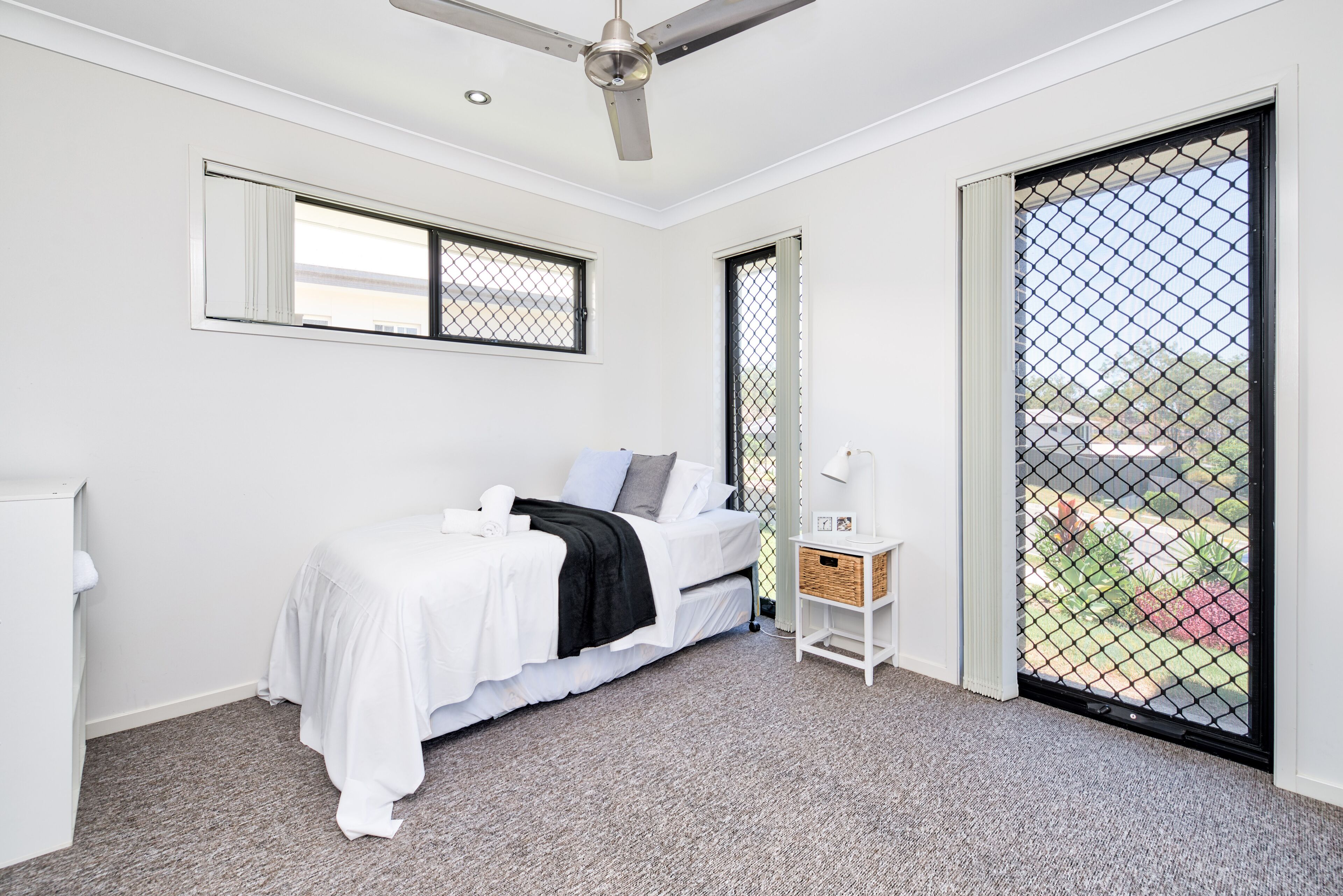 Amazing Value! Entire Home near Theme Parks &Westfield, unlimited WIFI