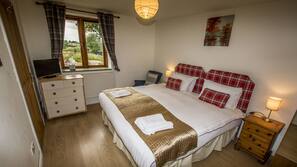 Iron/ironing board, free WiFi, linens, wheelchair access