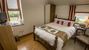 Iron/ironing board, free WiFi, linens, wheelchair access