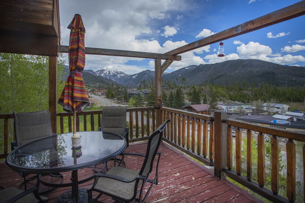 Gorgeous Grand Ave Home with Beautiful Views of Mtns. & Lake!!