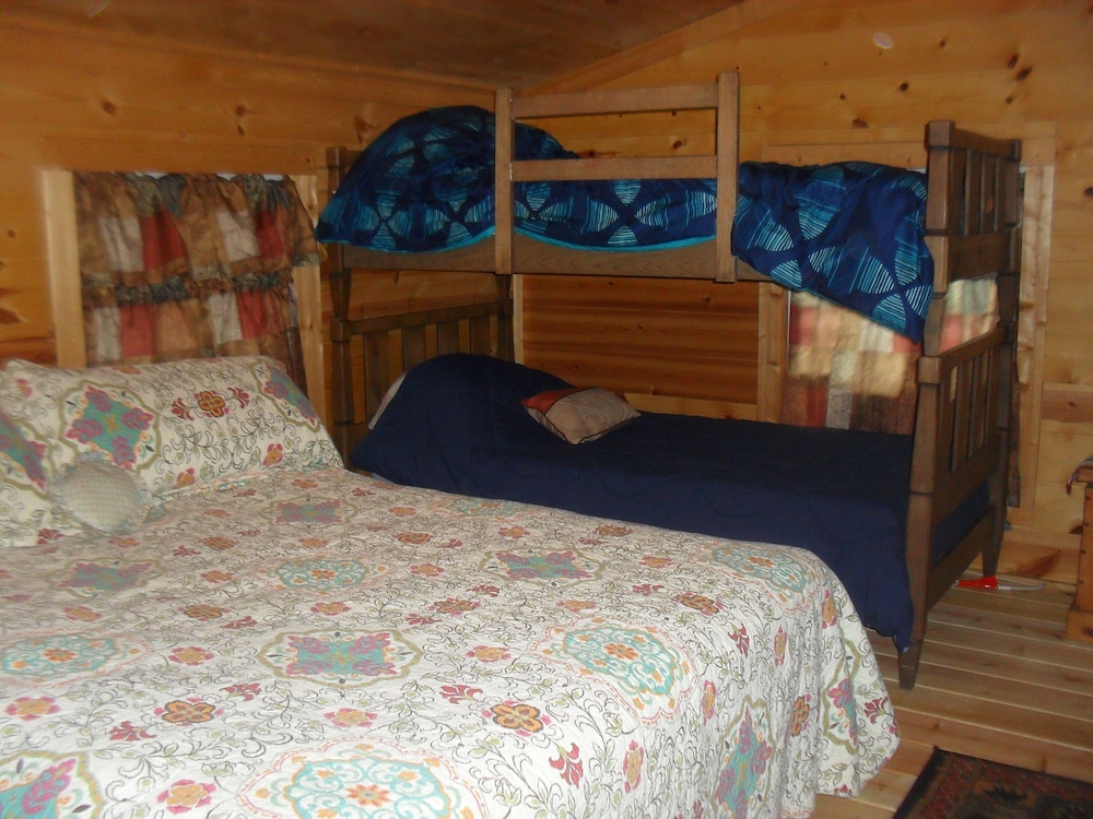 Mountain Cabin, Hiawassee Ga 2 Bdr, 2 Ba, w/ Loft, Trout Strm, App