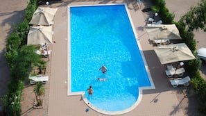 Piscina all'aperto, una piscina in terrazza
