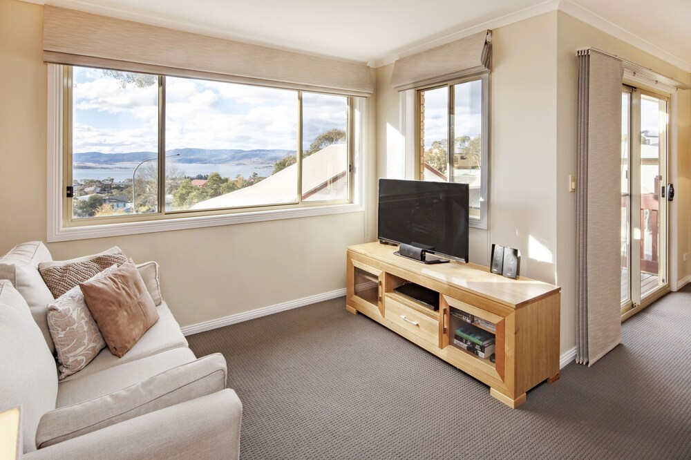 Beloka 9 - Overlooking Lake Jindabyne