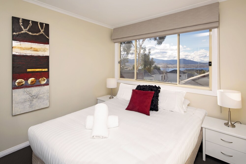 Beloka 9 - Overlooking Lake Jindabyne