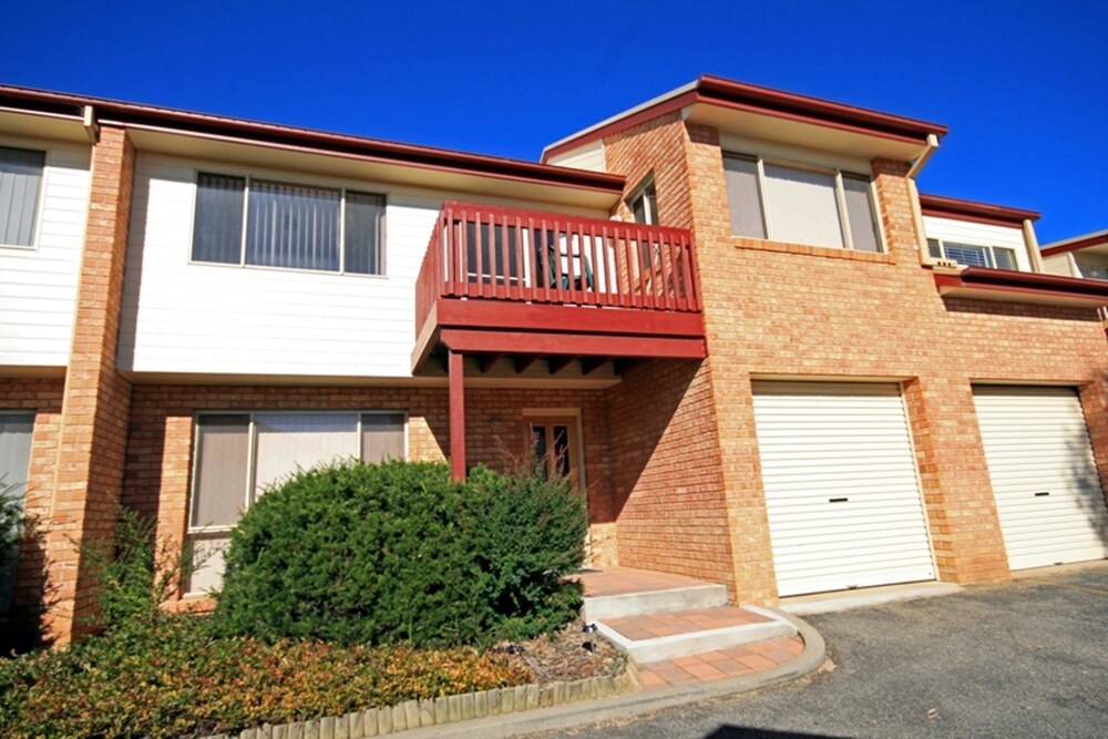 Beloka 9 - Overlooking Lake Jindabyne