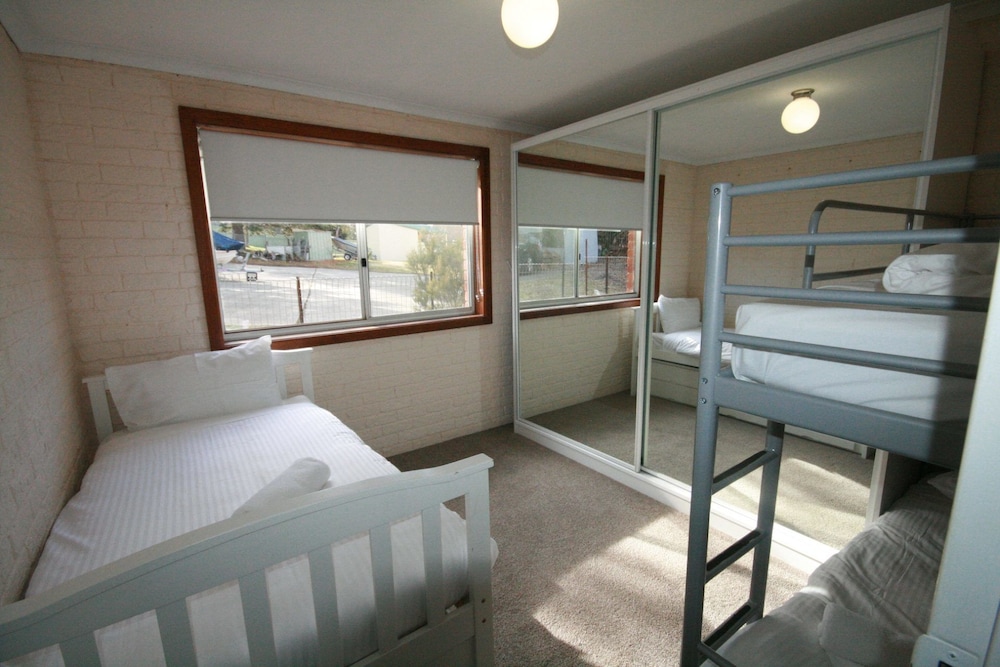 Sponars Onshore Apartment 1 - FREE unlimited WIFI
