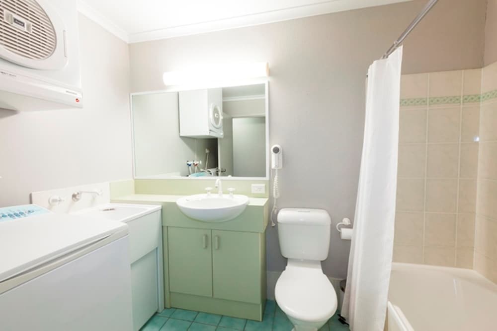 Horizons 414 - Lake Jindabyne Waterfront