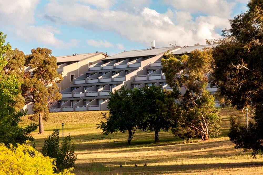 Horizons 414 - Lake Jindabyne Waterfront