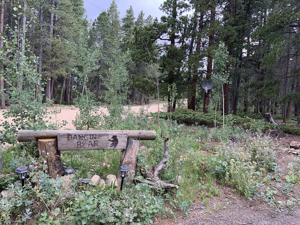 Secluded Georgeous Cabin - Steps Away from Roosevelt National Park for Hiking.