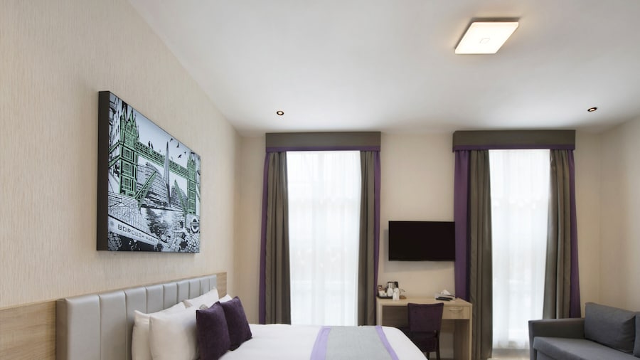 OYO Townhouse 30 Sussex Hotel