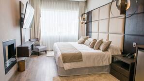 Ropa de cama de alta calidad, minibar, caja fuerte y escritorio