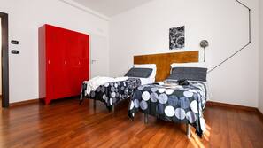 Premium bedding, minibar, desk, free WiFi
