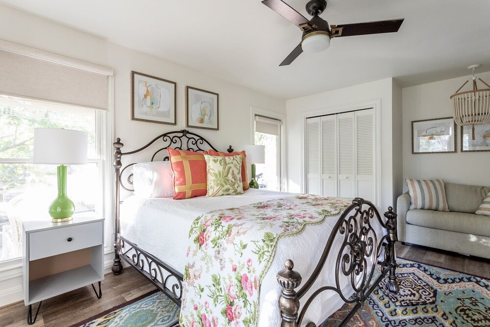 Creek Street Cottage 2 Blocks from Main Petfriendly Fredericksburg Vrbo