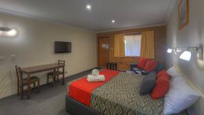 Premium bedding, desk, iron/ironing board, free WiFi