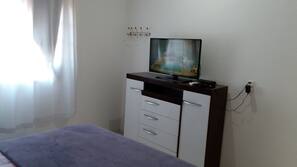 Cortinas blackout, Wi-Fi de cortesia, roupa de cama