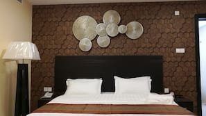 Premium bedding, in-room safe, desk, iron/ironing board