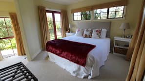 Premium bedding, in-room safe, individually decorated