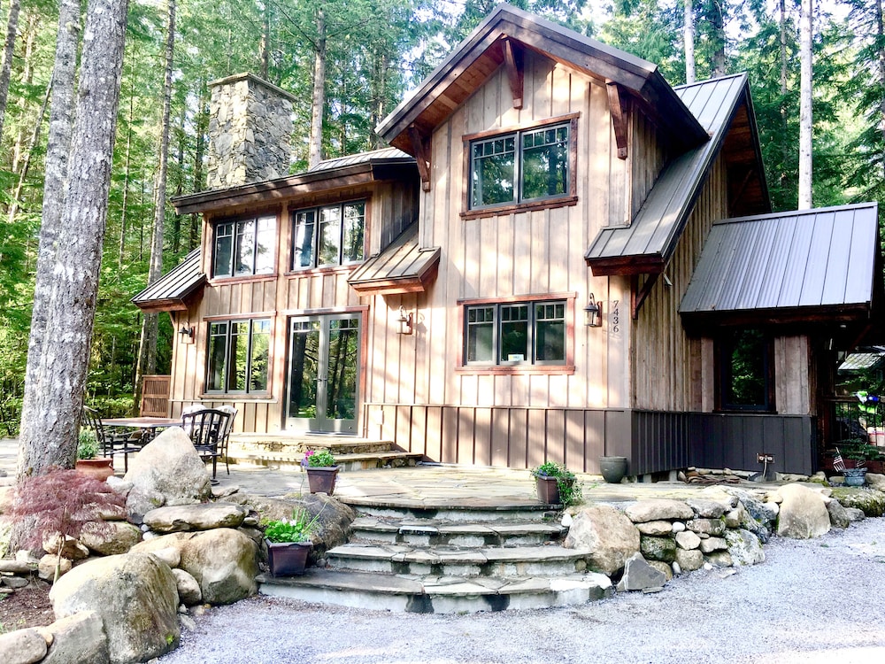 Exterior, The Knotty Lodge, Luxury Mountain Retreat, Glacier WA, Mt. Baker, WiFi, Hot Tub