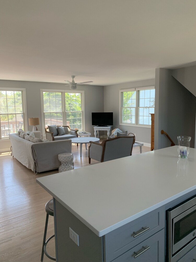 Shores, Rhode Island Summer Rental, Great Waterviews, Walk To