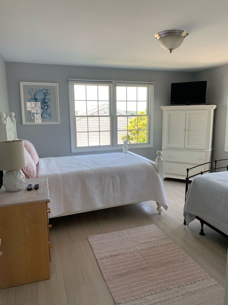 Shores, Rhode Island Summer Rental, Great Waterviews, Walk To