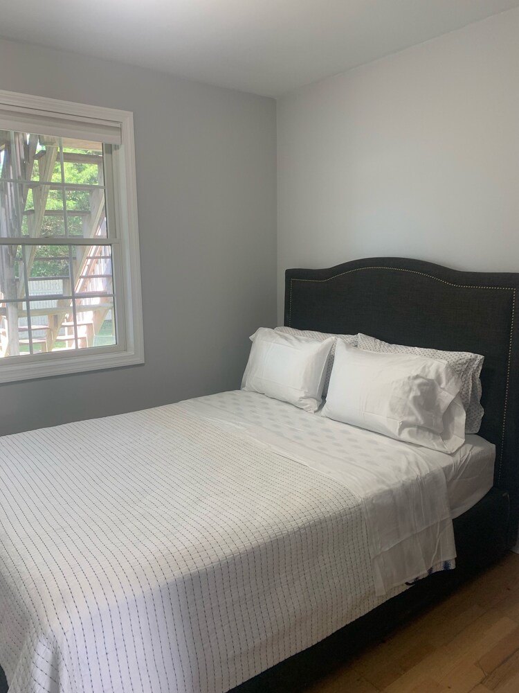 Shores, Rhode Island Summer Rental, Great Waterviews, Walk To