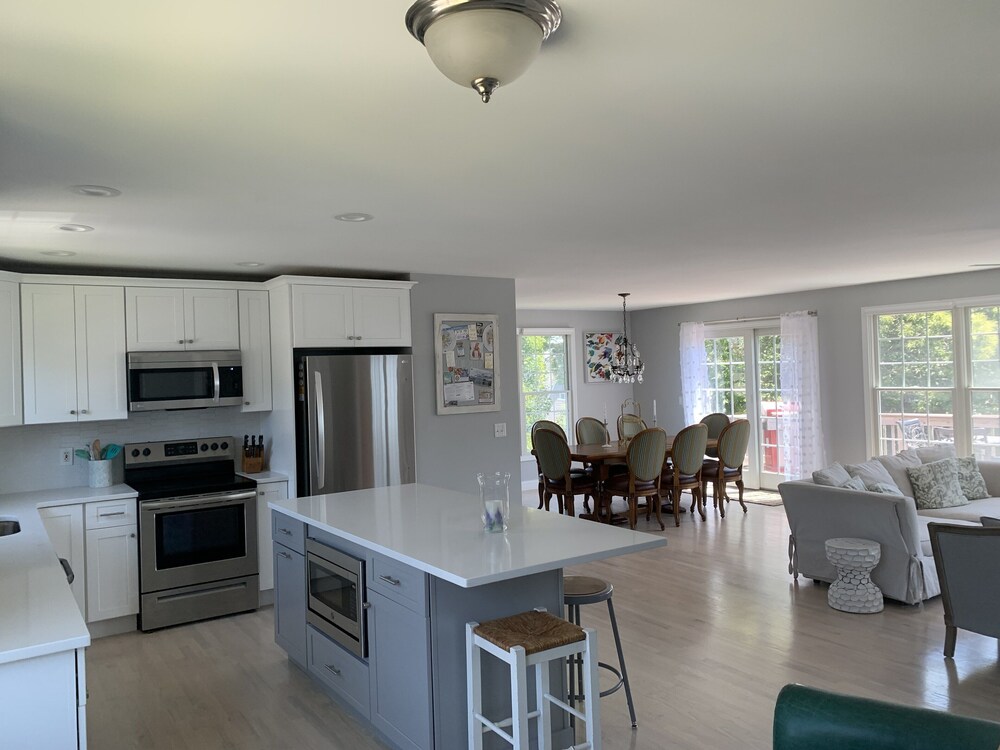 Shores, Rhode Island Summer Rental, Great Waterviews, Walk To