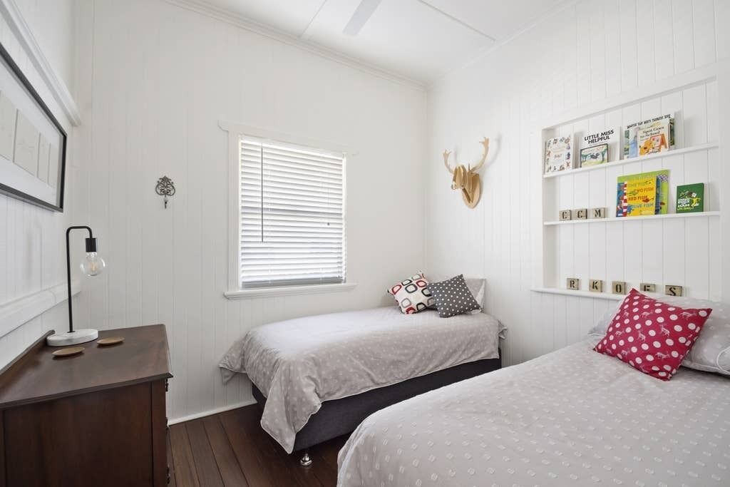 The Lighthouse - 3 Bedroom Comfort and Style in a Quiet Location