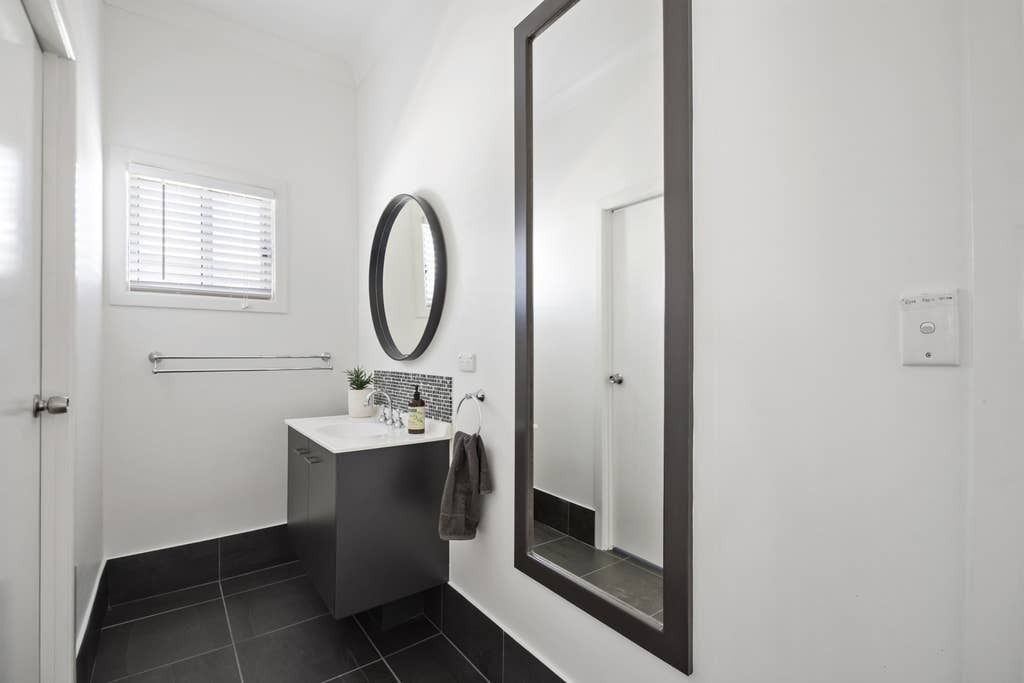 The Lighthouse - 3 Bedroom Comfort and Style in a Quiet Location