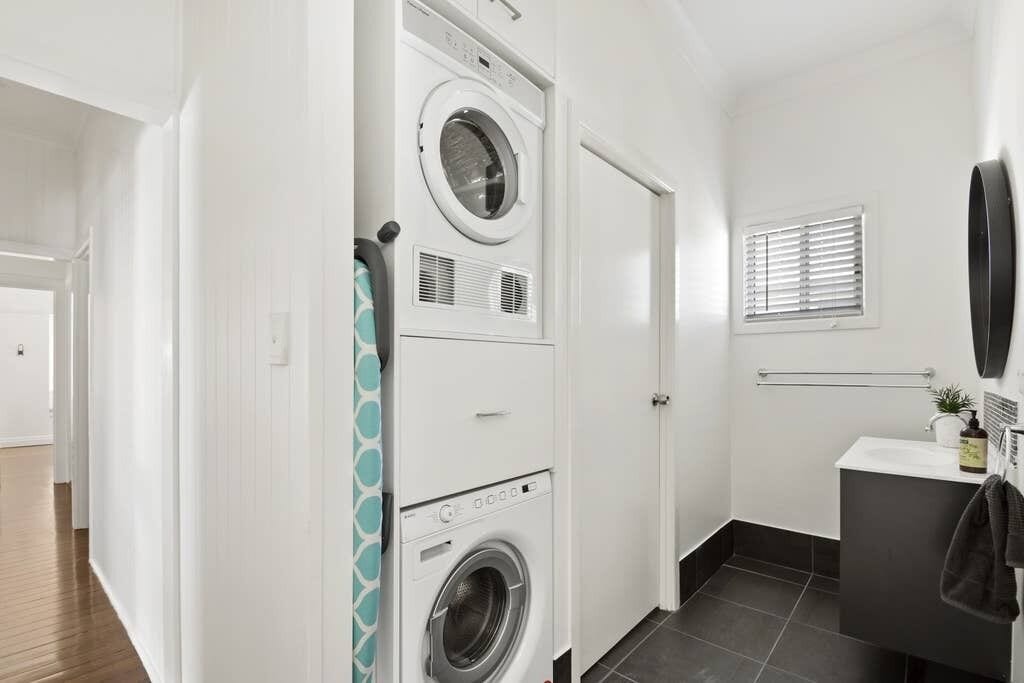 The Lighthouse - 3 Bedroom Comfort and Style in a Quiet Location