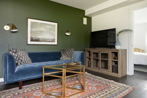 Check Expedia for Availability of Colorful 1BR in Mid City by Sonder