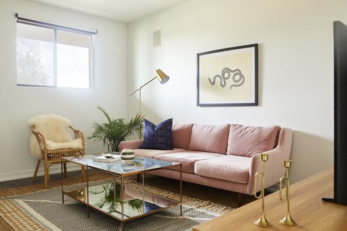Check Expedia for Availability of Bold 1BR in Mid City by Sonder