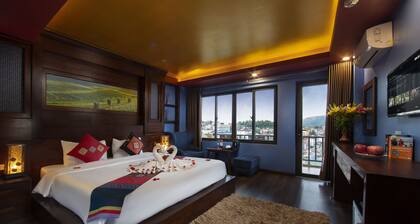 Saparis Hotel