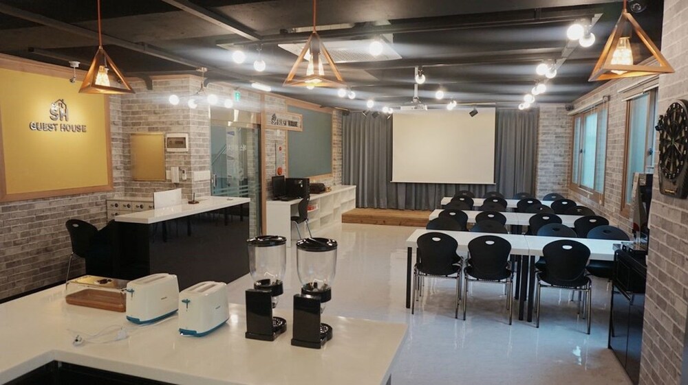 Sh Guesthouse Hostel In Chuncheon Hotel Rates Reviews - 