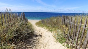 På stranden