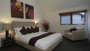 3 bedrooms, iron/ironing board, linens