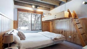 3 bedrooms, iron/ironing board, linens