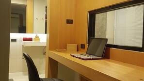 1 bedroom, in-room safe, desk, blackout curtains