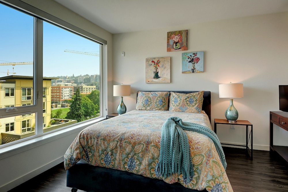 South Lake Union Lakeview Suite Two Bedroom Apartment