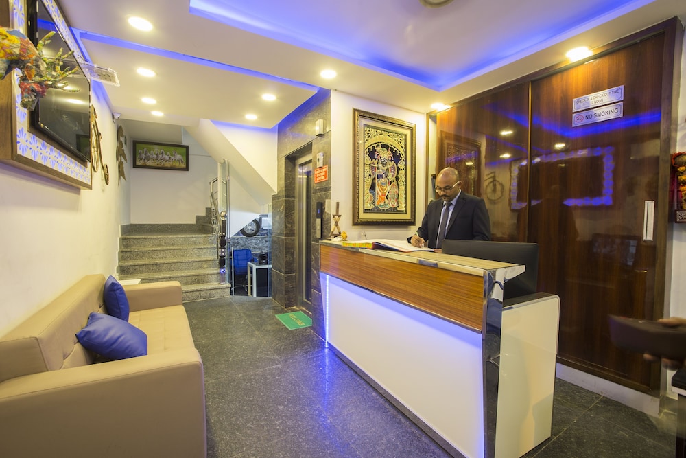 Hotel India International Sitare Delhi 2018 Prices Expedia Hotel Entrance Reception Lobby Sitting Area