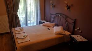 Blackout drapes, soundproofing, free WiFi, linens