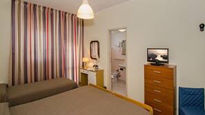 Sengetøy av topp kvalitet, minibar, safe på rommet og skrivebord