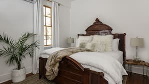 Premium bedding, iron/ironing board, free WiFi