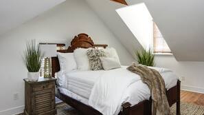 Premium bedding, iron/ironing board, free WiFi