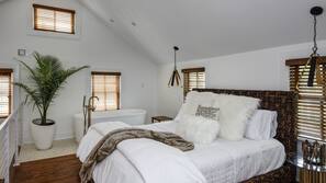 Premium bedding, iron/ironing board, free WiFi