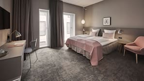 In-room safe, desk, free WiFi, wheelchair access