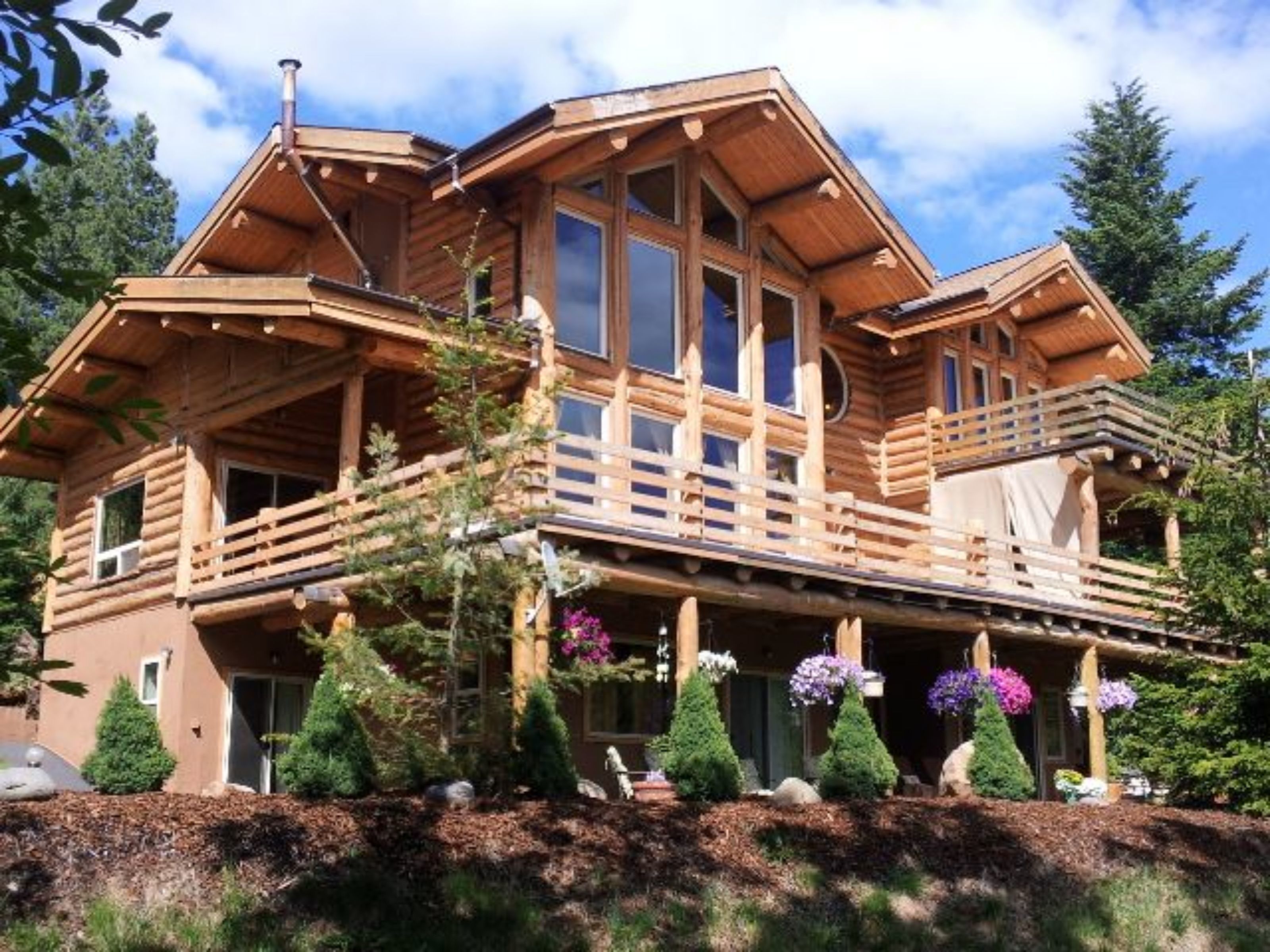 Bigfoot Lodge B & B in Hood River, United States