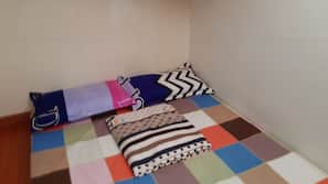 4 bedrooms, desk, rollaway beds, free WiFi